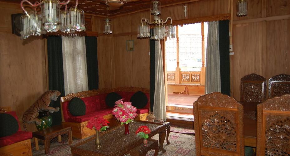 Cypress Queen Houseboat, Srinagar 5